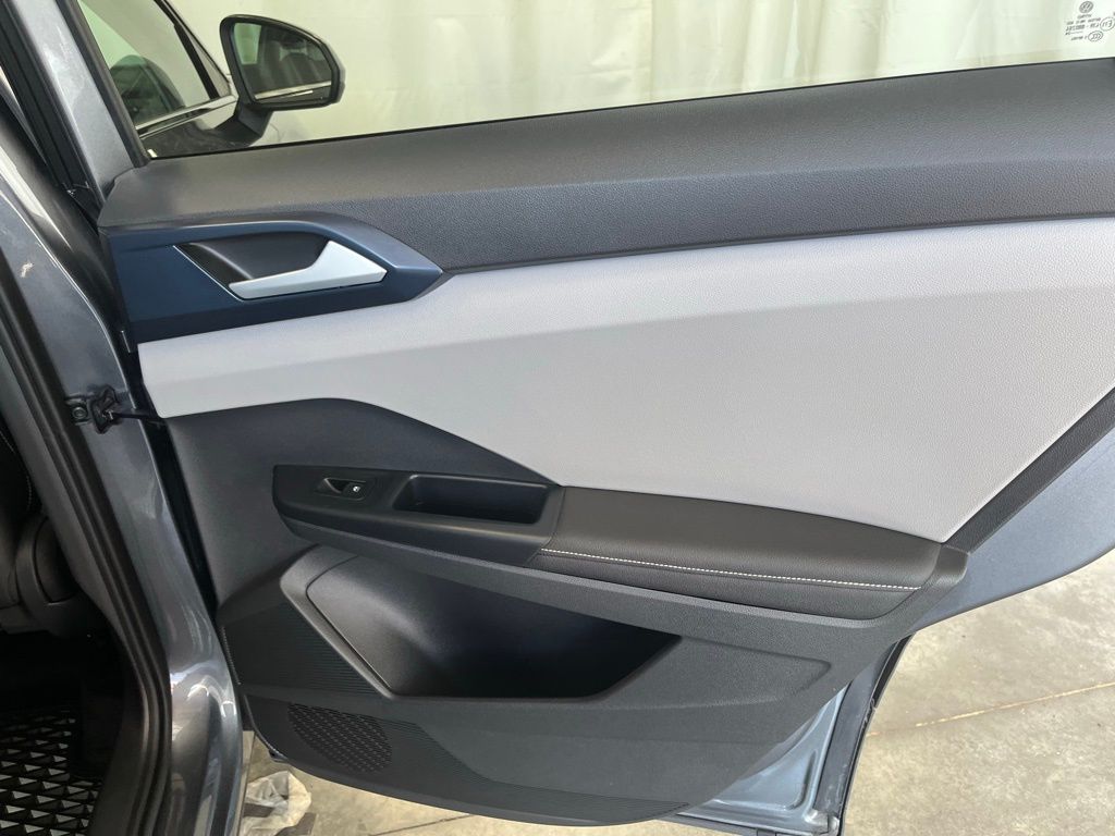 2024 Volkswagen Taos SE photo 23