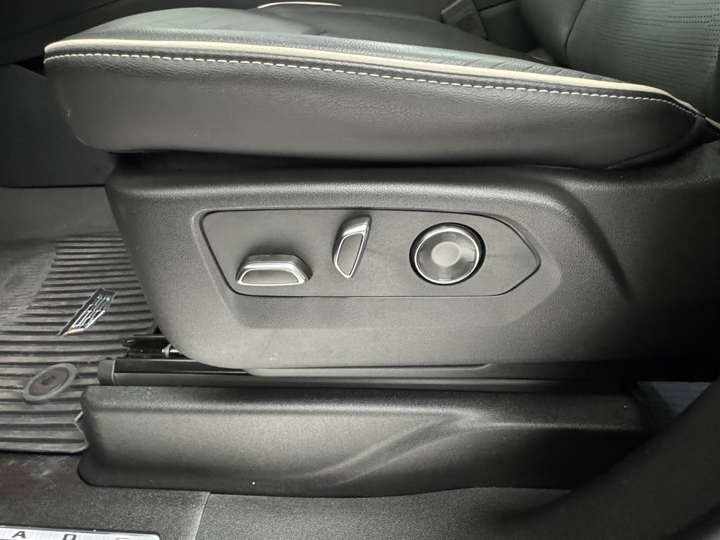 2024 Cadillac Escalade Premium Luxury photo 24