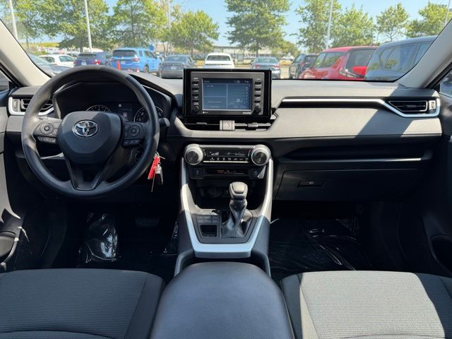 2022 Toyota RAV4 LE photo 15