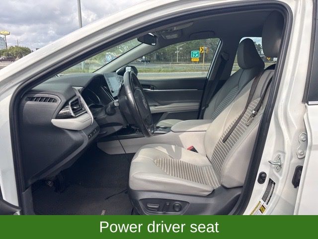 2022 Toyota Camry SE photo 4