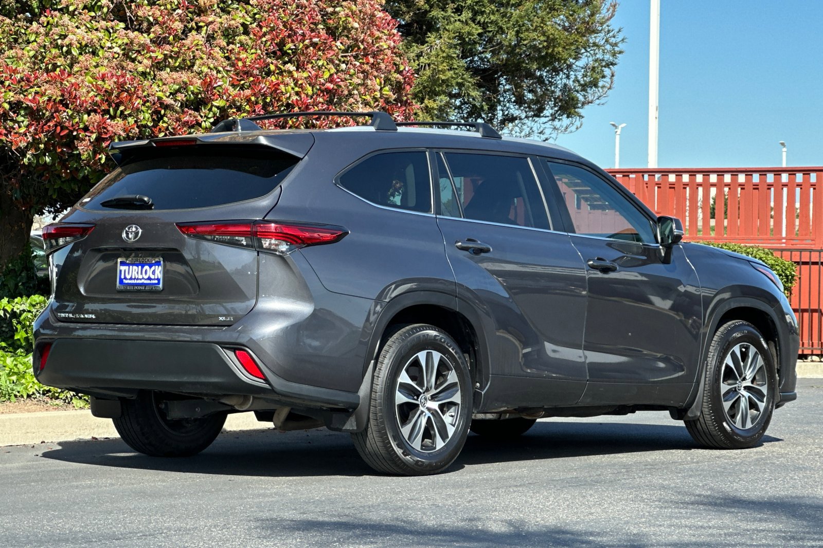 2023 Toyota Highlander L photo 4