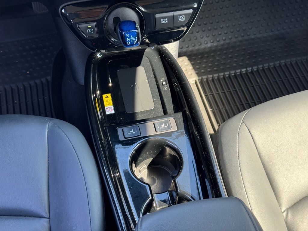 2022 Toyota Prius LE AWD-e photo 16