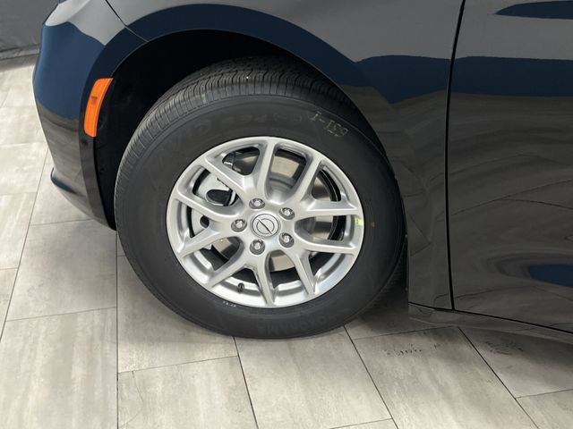 2026 Chrysler Pacifica photo 31
