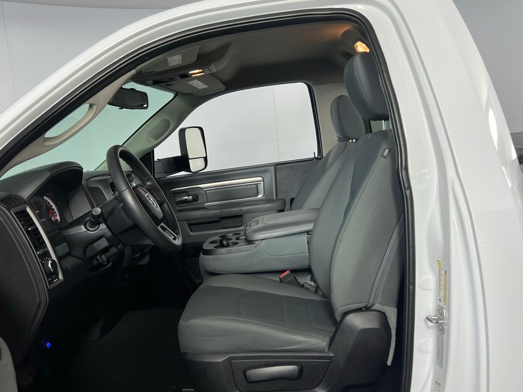 2016 Ram 3500 Tradesman photo 16