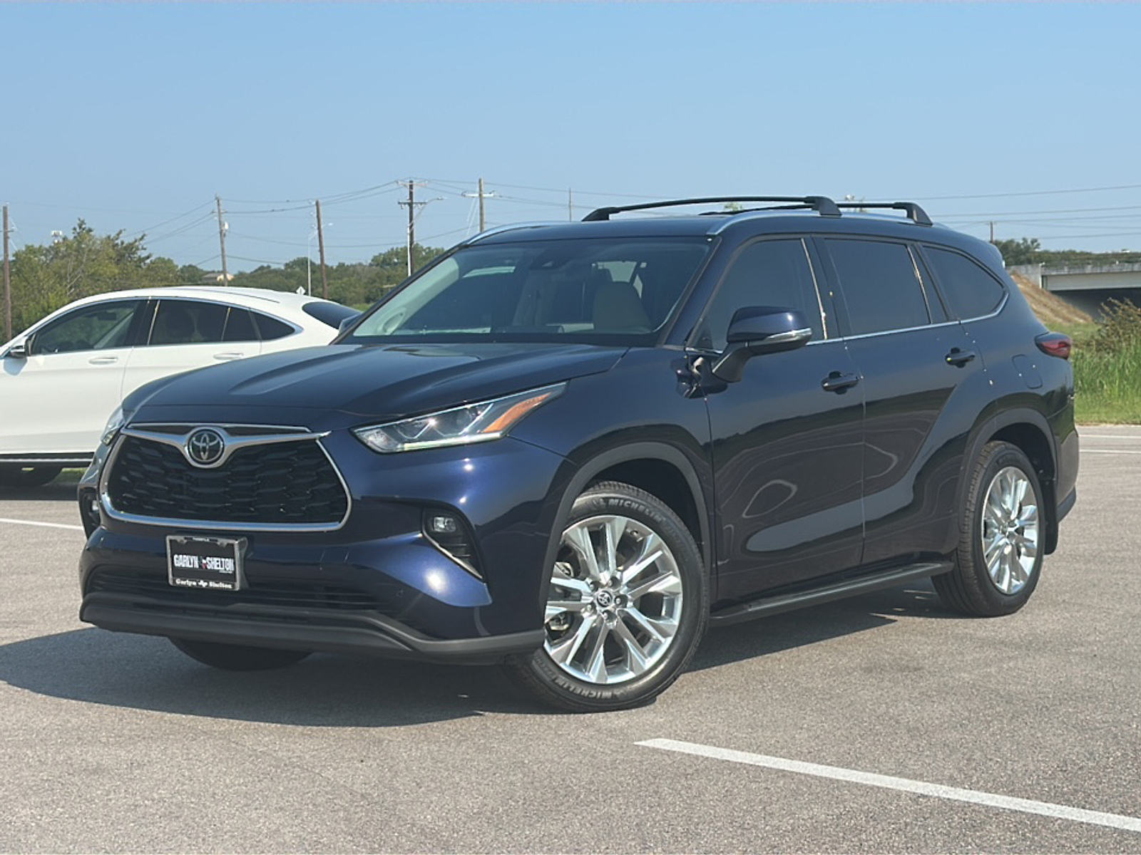 2021 Toyota Highlander Limited photo 2