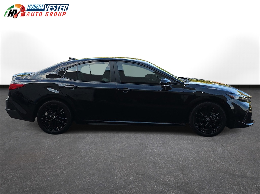 2025 Toyota Camry SE photo 4