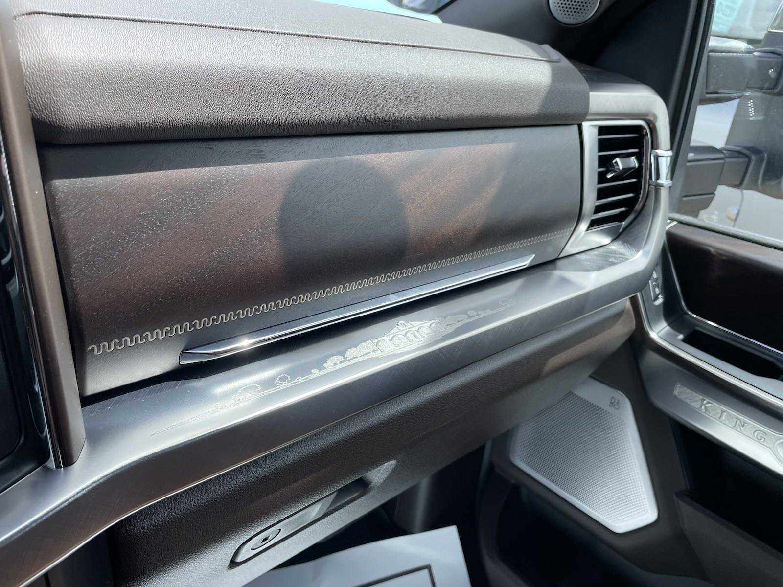New 2024 Star White Metallic Tri-Coat Ford King Ranch image 35