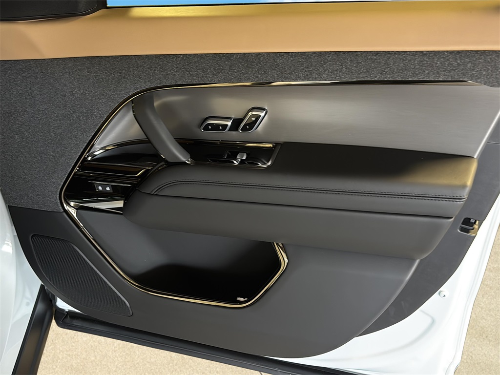 2025 Land Rover Range Rover Sport SE photo 8