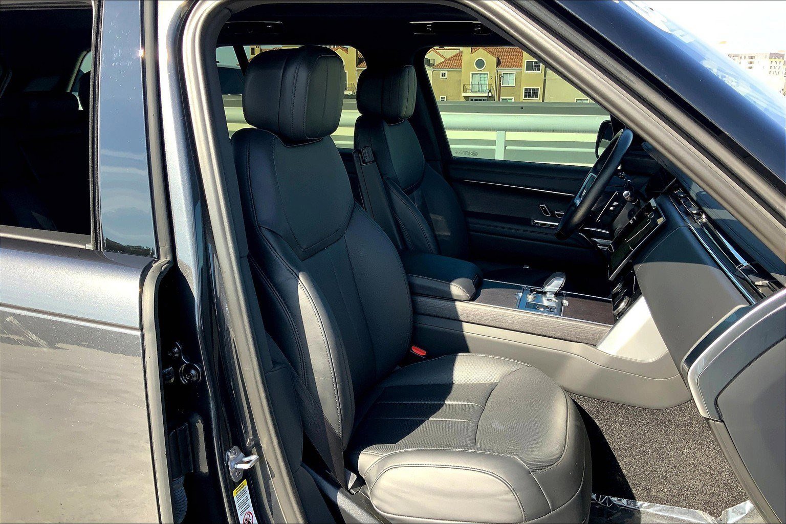 2023 Land Rover Range Rover SE photo 5