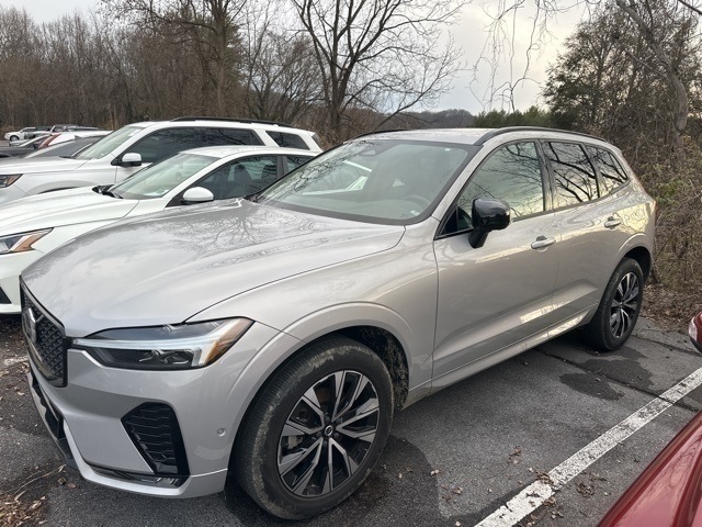 2024 Volvo XC60 Plus's photo