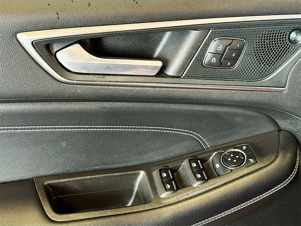 2024 Ford Edge Titanium photo 14