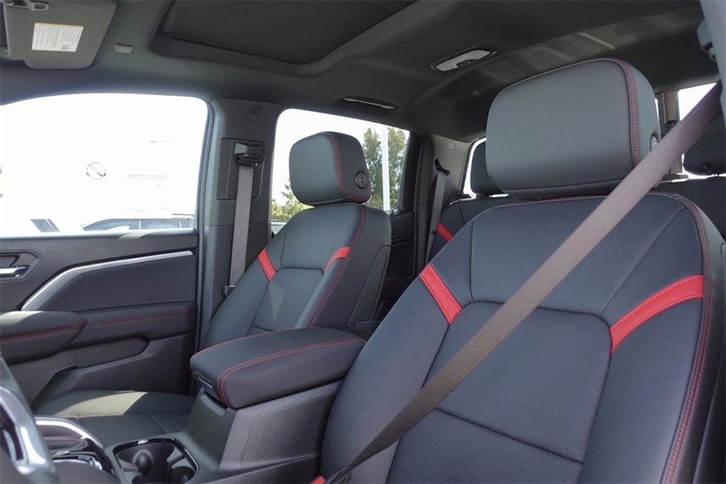2025 Chevrolet Colorado Z71 photo 11