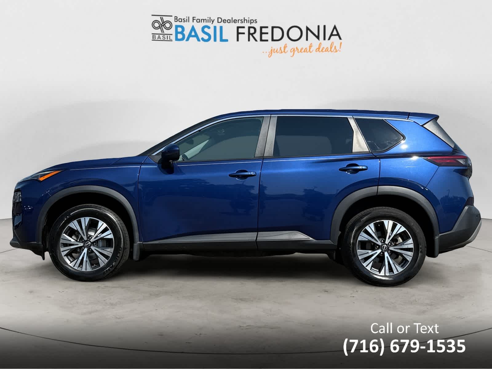 2022 Nissan Rogue SV photo 2