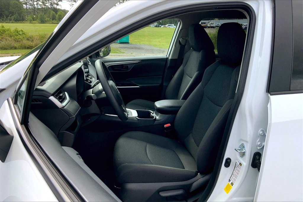 2025 Toyota RAV4 LE photo 23