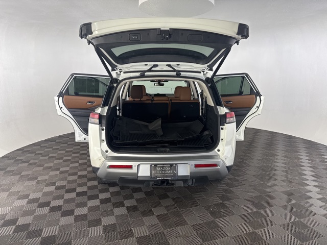 2024 Nissan Pathfinder Platinum photo 12