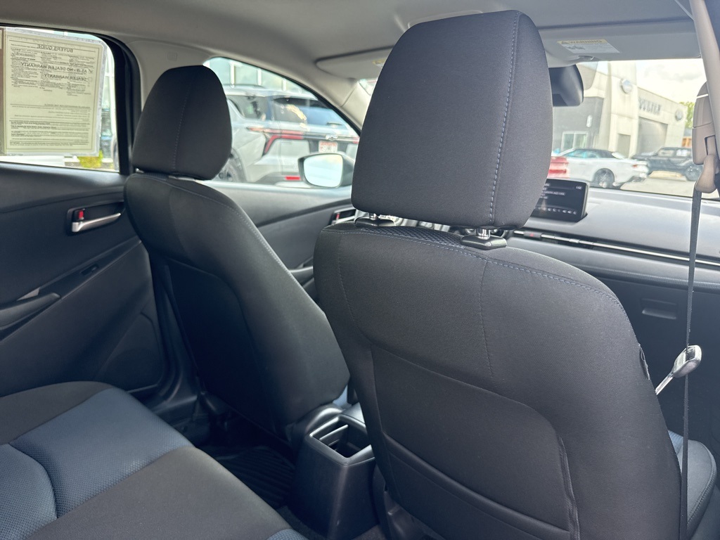 2020 Toyota Yaris LE photo 23