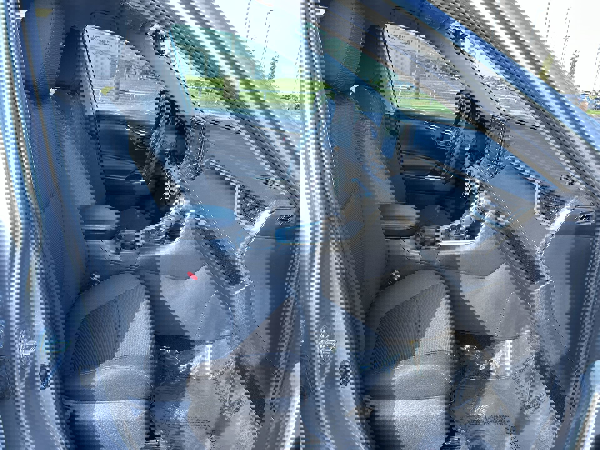 2021 Toyota RAV4 LE photo 24