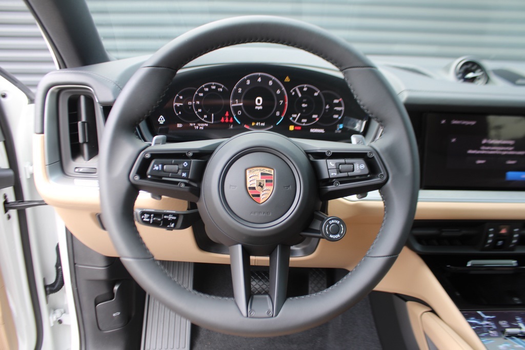 2026 Porsche Cayenne Coupe photo 25