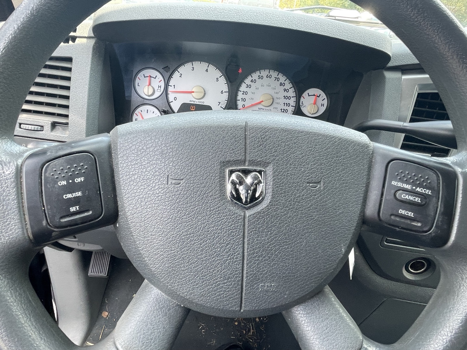 2008 Dodge Ram SLT photo 17