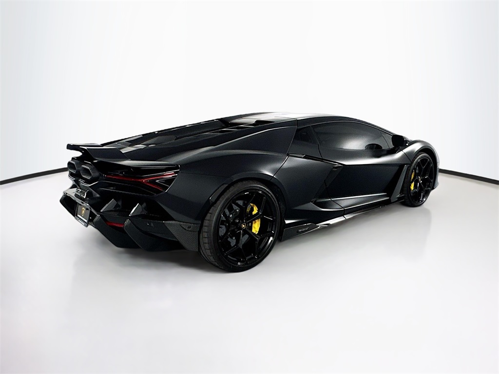 2024 Lamborghini Revuelto photo 5