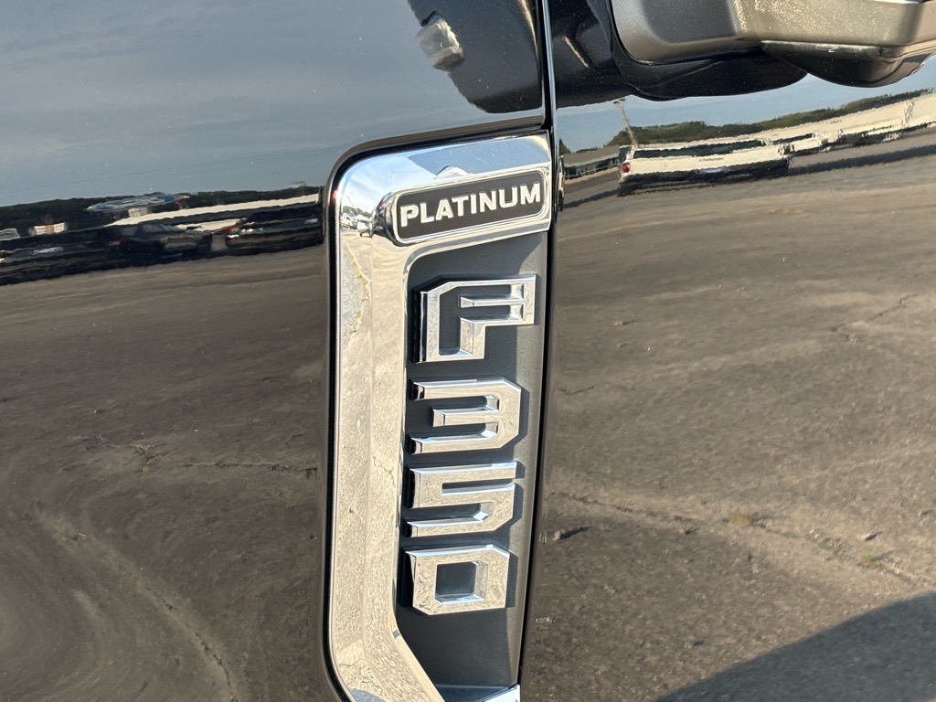 2022 Ford F-350 Lariat photo 5