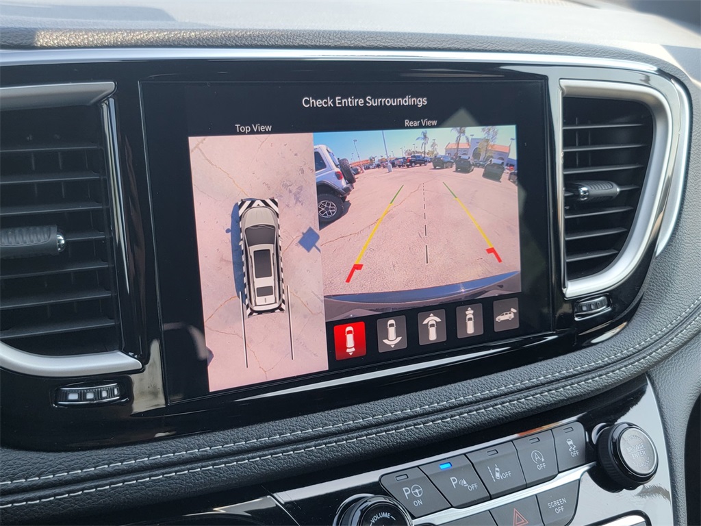 2024 Chrysler Pacifica Touring L photo 16