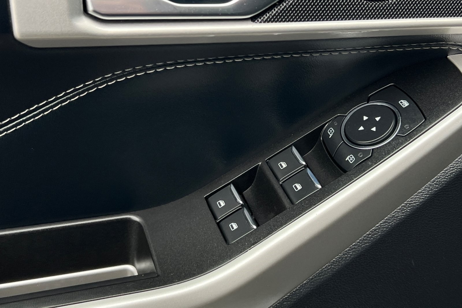 2022 Ford Explorer XLT photo 12