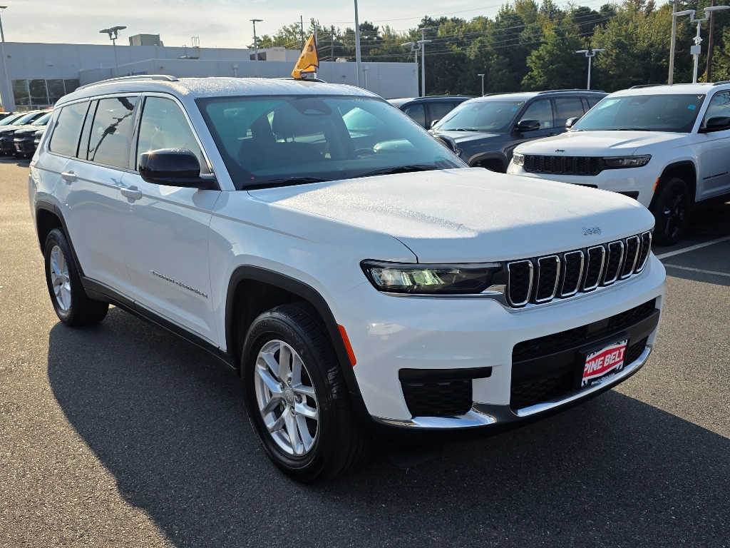 2022 Jeep Grand Cherokee Laredo photo 6