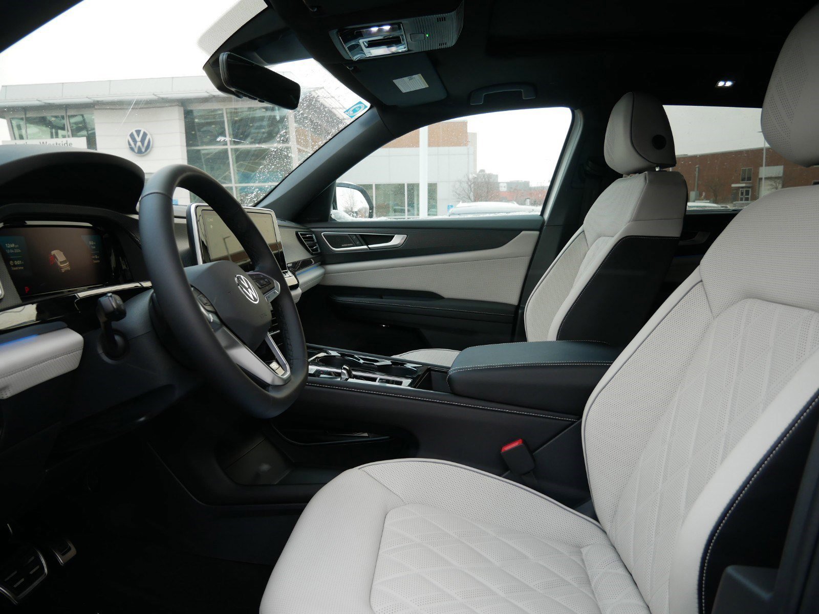 2025 Volkswagen Atlas Cross Sport SEL Premium R-Line photo 4