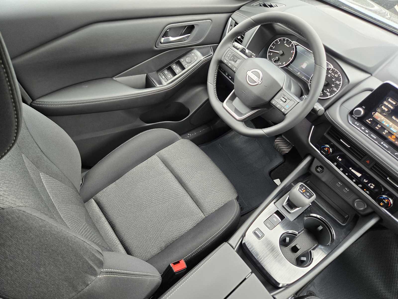 2026 Nissan Rogue SV photo 13