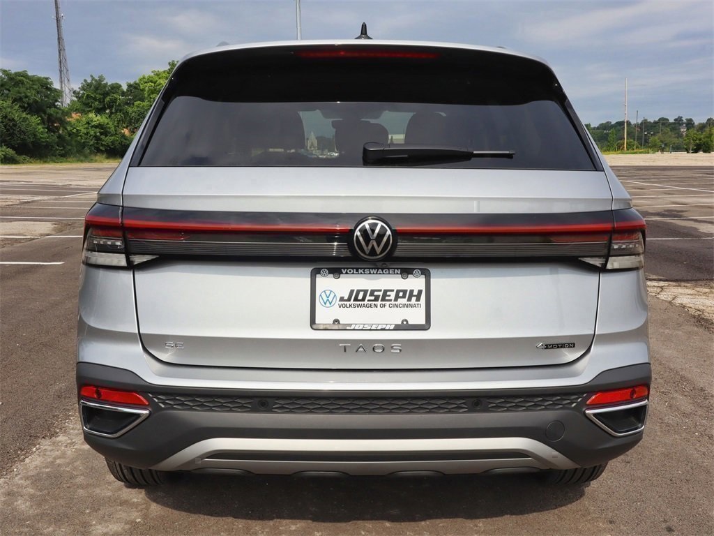 2025 Volkswagen Taos SE photo 4