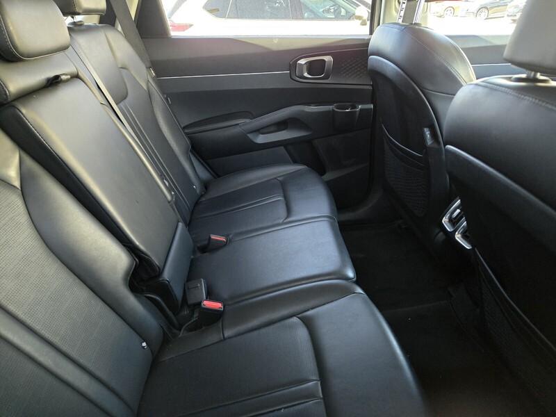2024 Kia Sorento S photo 5