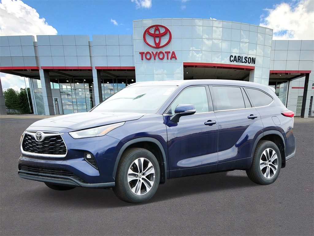 Certified 2022 Toyota Highlander XLE with VIN 5TDGZRBH1NS569164 for sale in Minneapolis, Minnesota