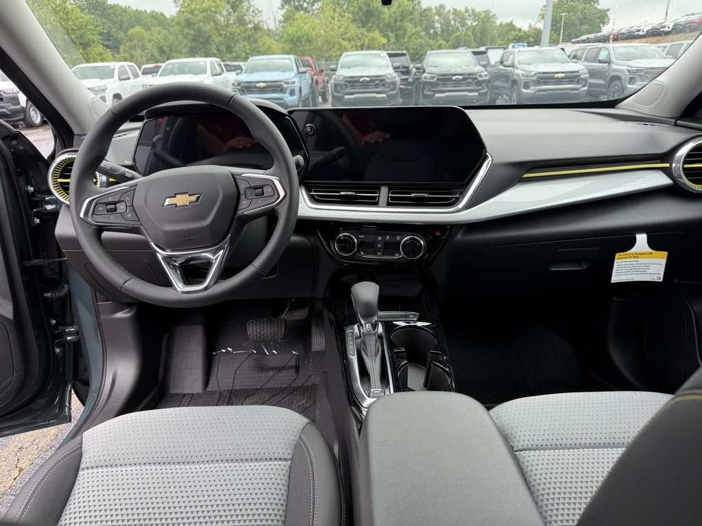 2025 Chevrolet Trax LT photo 8