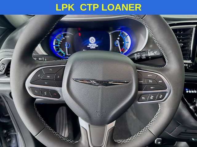 2025 Chrysler Pacifica Hybrid photo 11