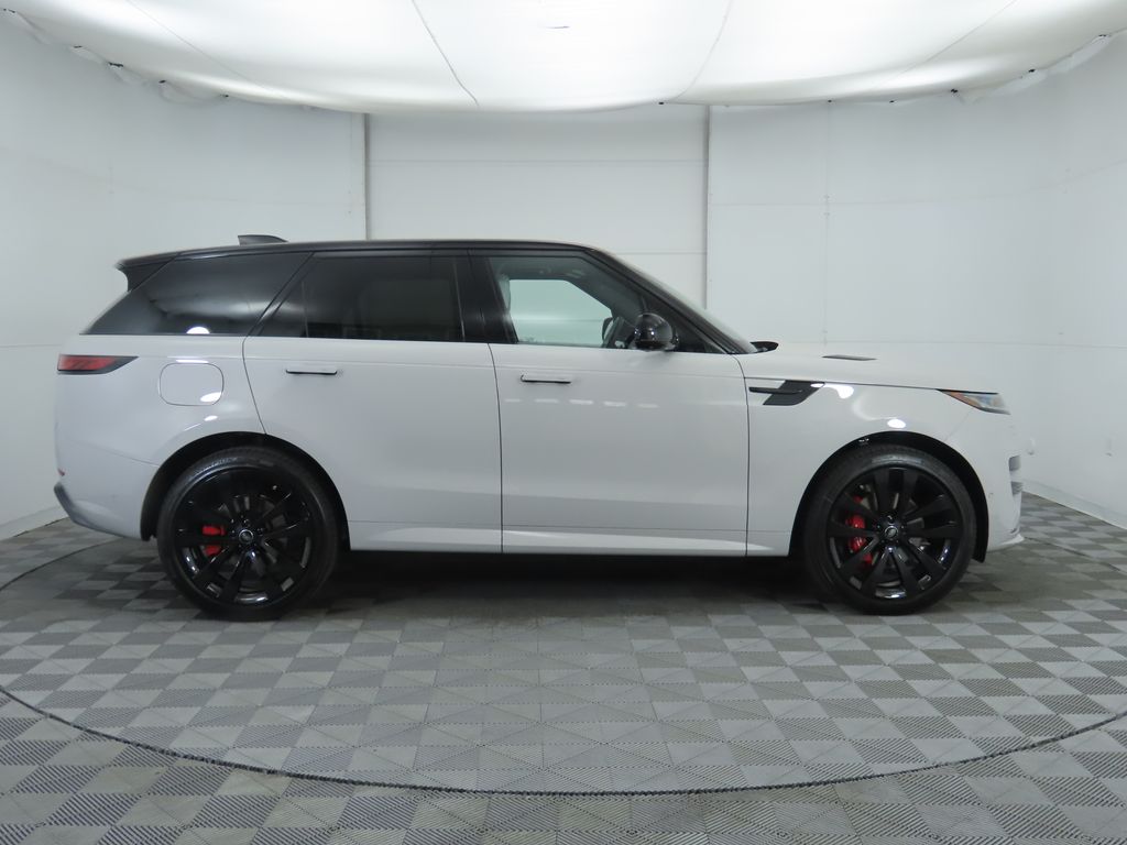 2025 Land Rover Range Rover Sport SE photo 4