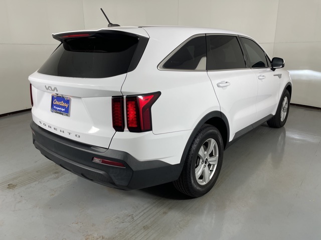 2022 Kia Sorento LX photo 8