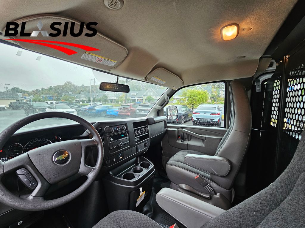 2023 Chevrolet Express 2500 Work Cargo Van photo 8