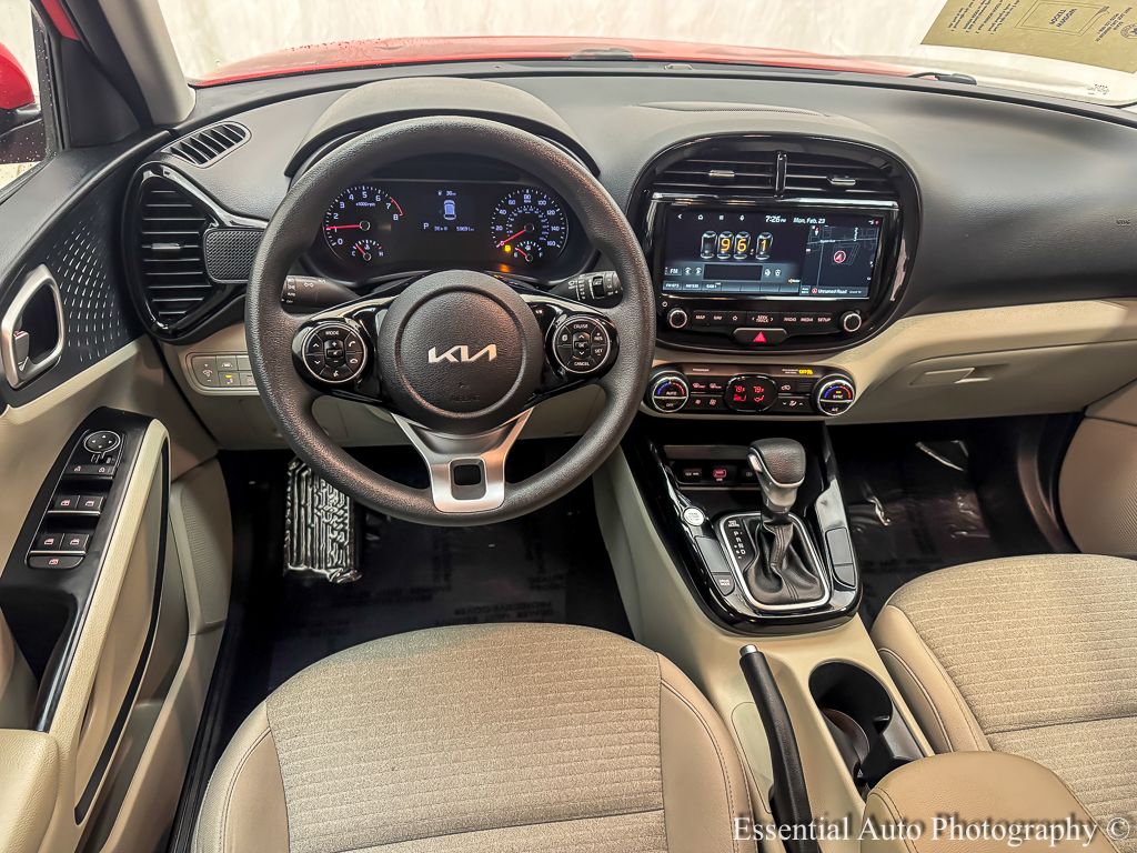 2022 KIA SOUL - Image 13