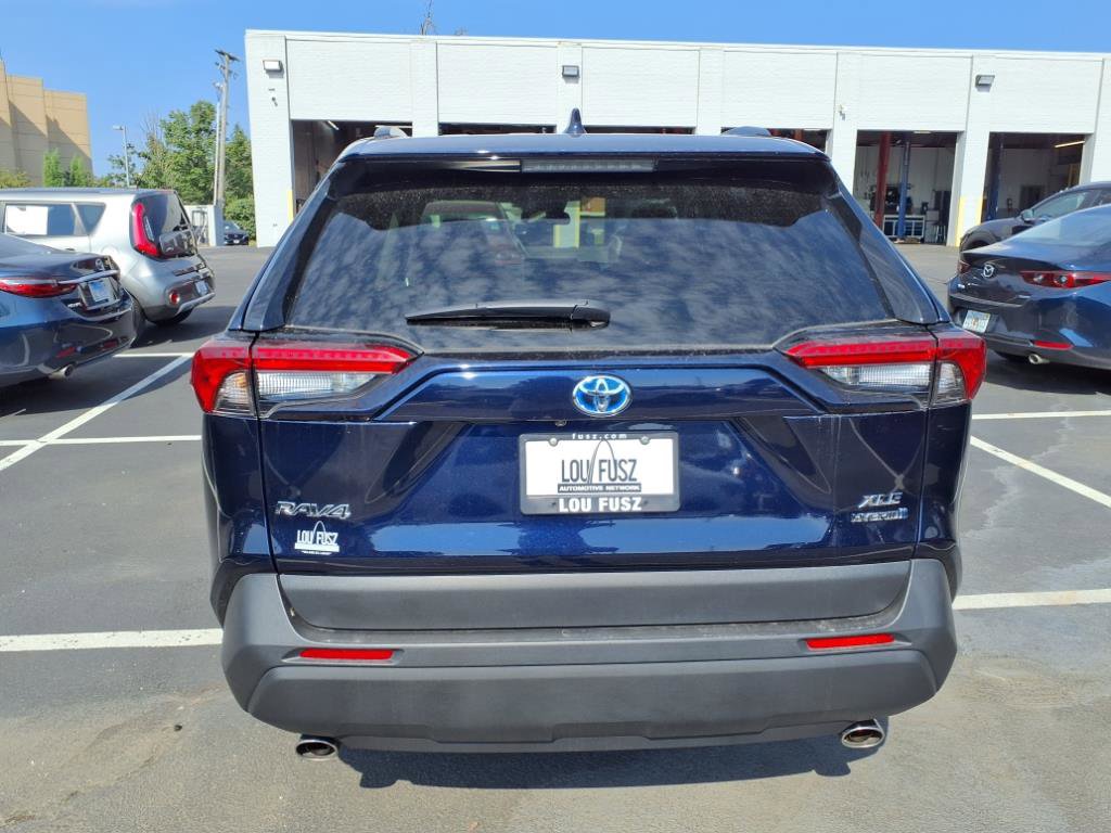 2024 Toyota RAV4 Hybrid XLE photo 8