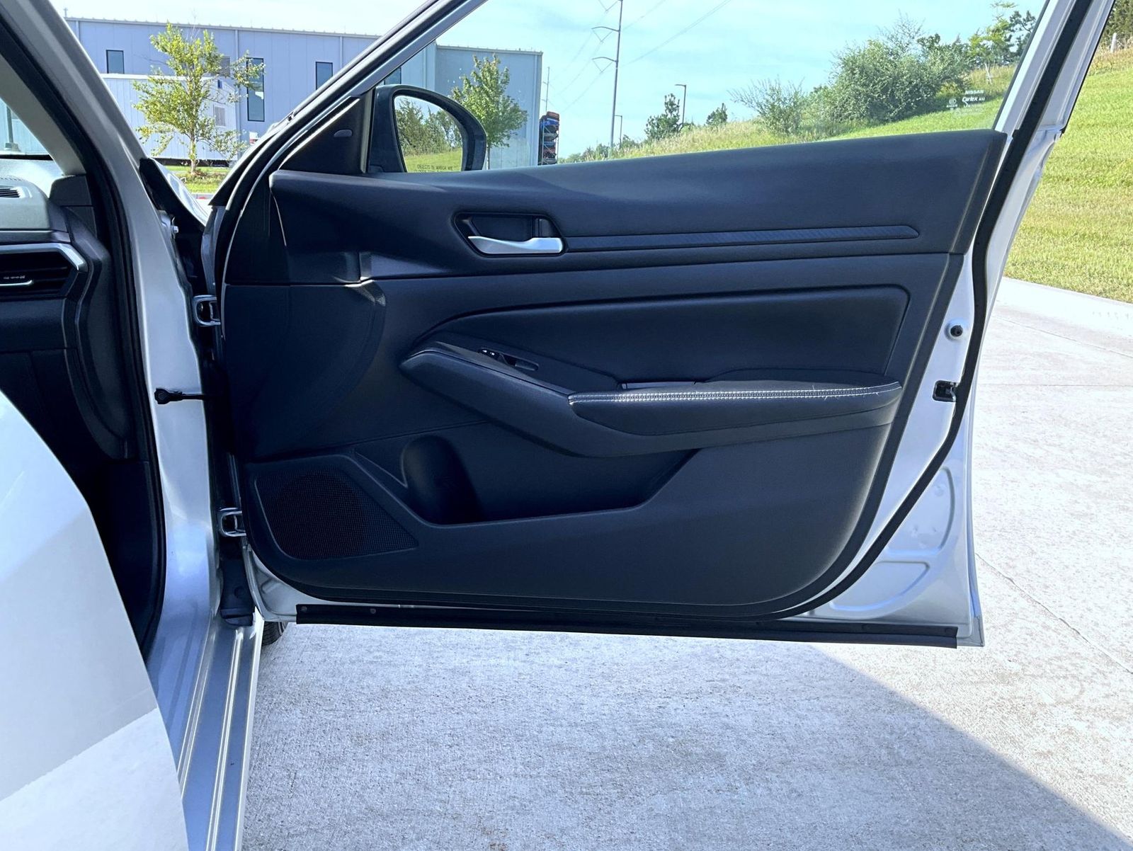 2024 Nissan Altima 2.5 SV photo 17