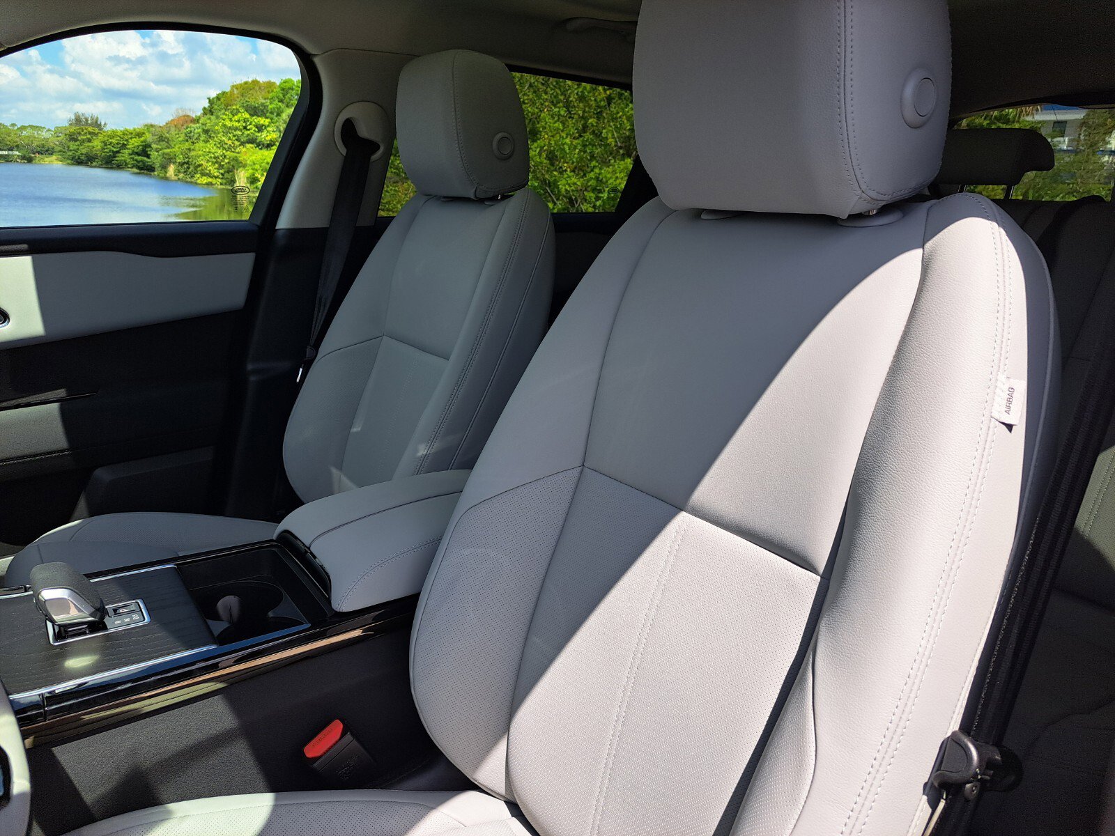 2025 Land Rover Range Rover Velar S photo 8