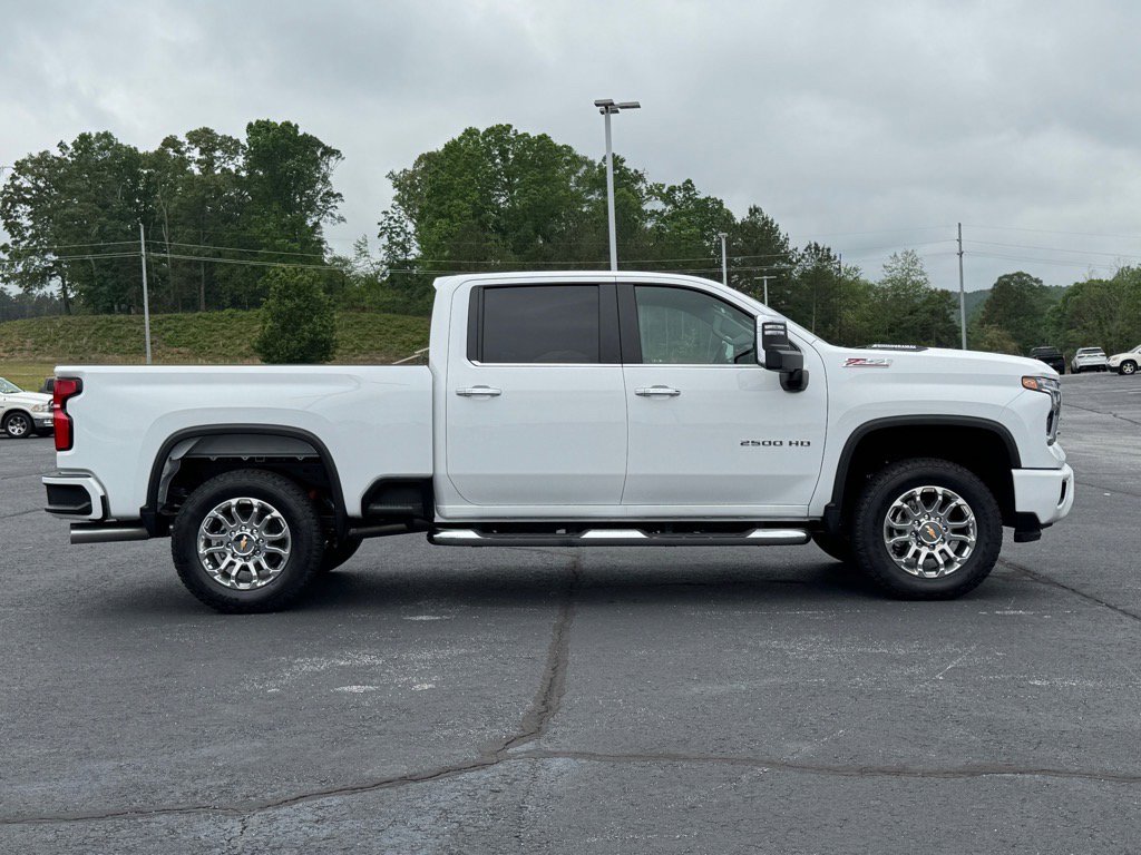 2025 Chevrolet Silverado 2500HD LT photo 2