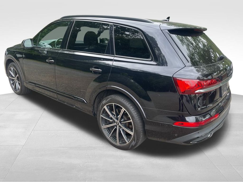 2021 Audi Q7 55 Premium Plus photo 2