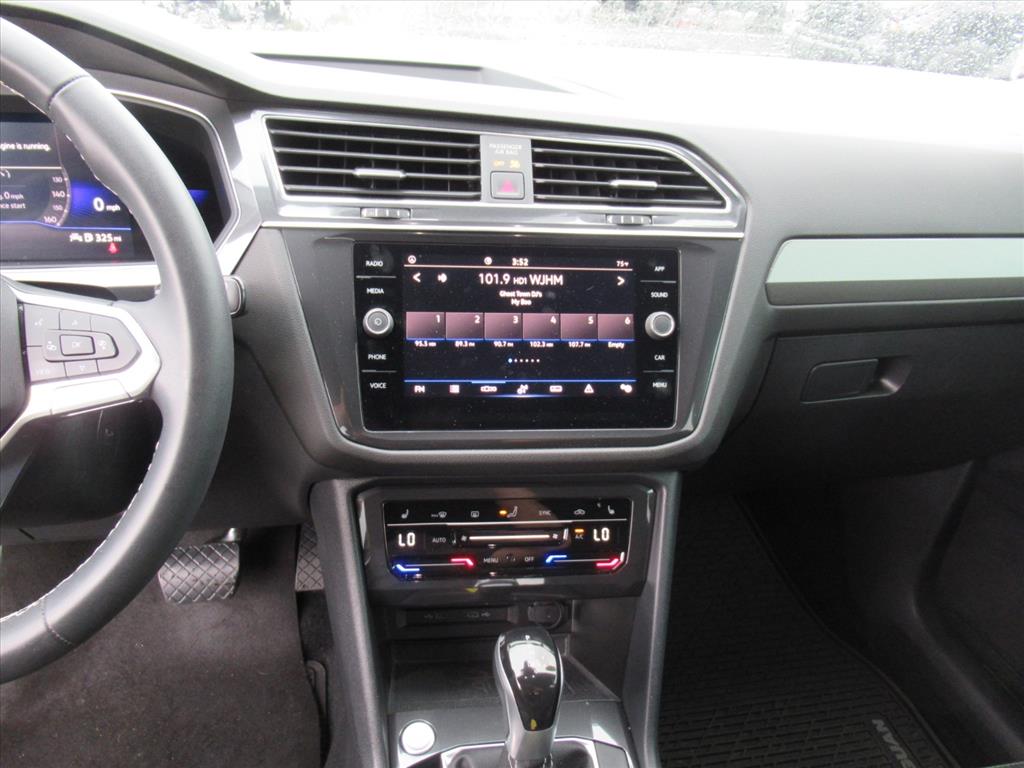 2022 Volkswagen Tiguan SE photo 16