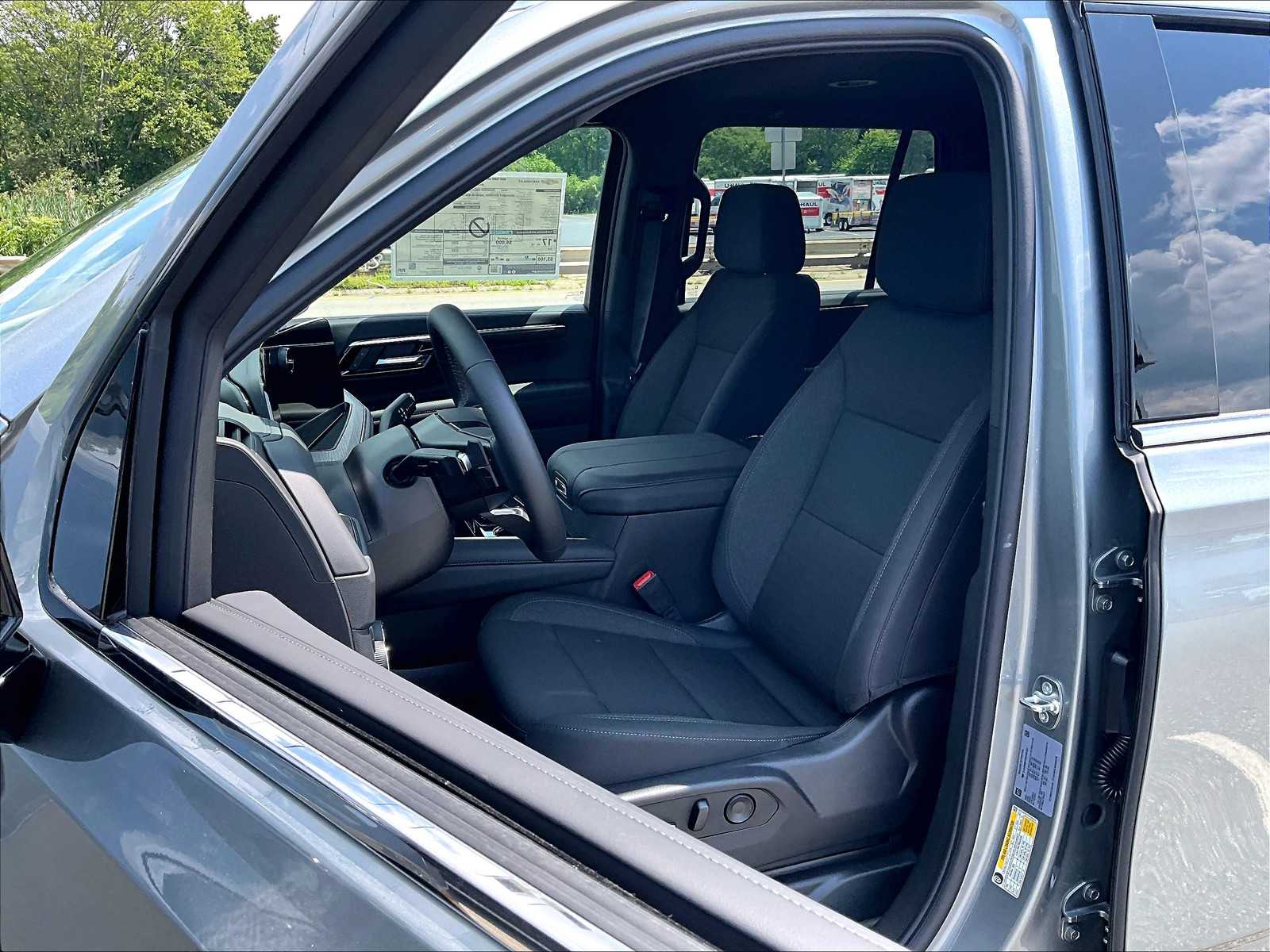 2025 Chevrolet Tahoe LS photo 10