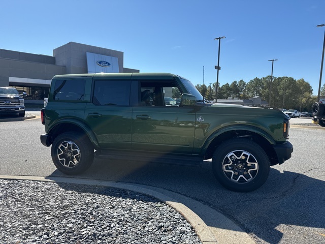 2025 Ford Bronco 4-Door Outer Banks's photo