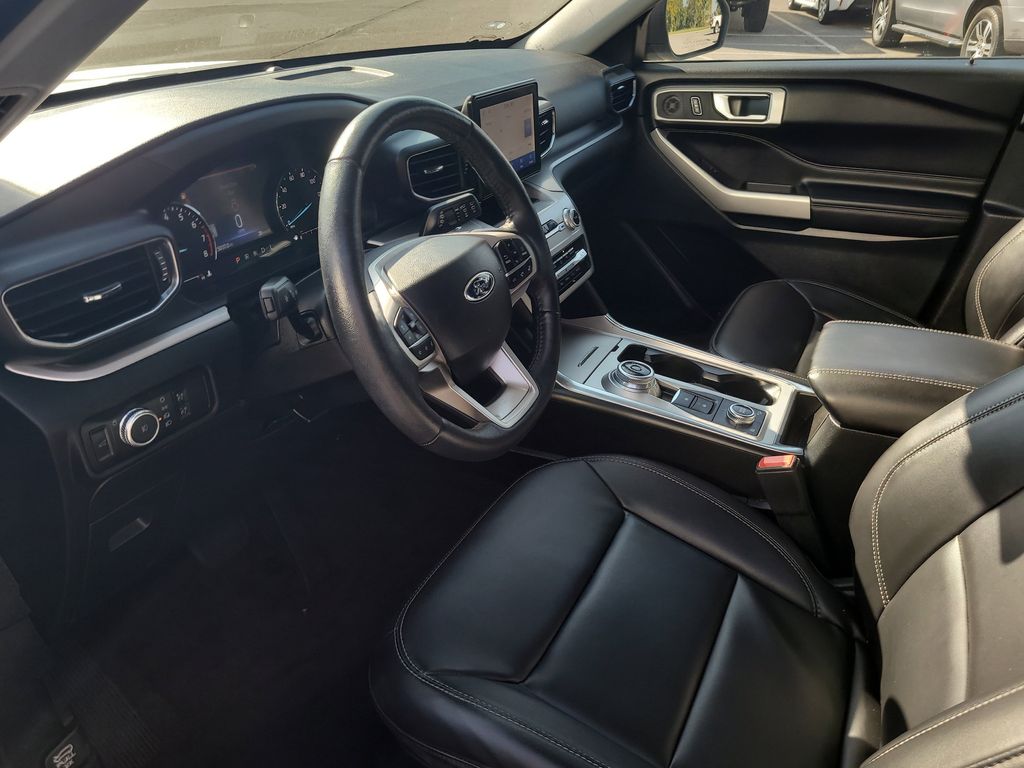 2022 Ford Explorer XLT photo 9