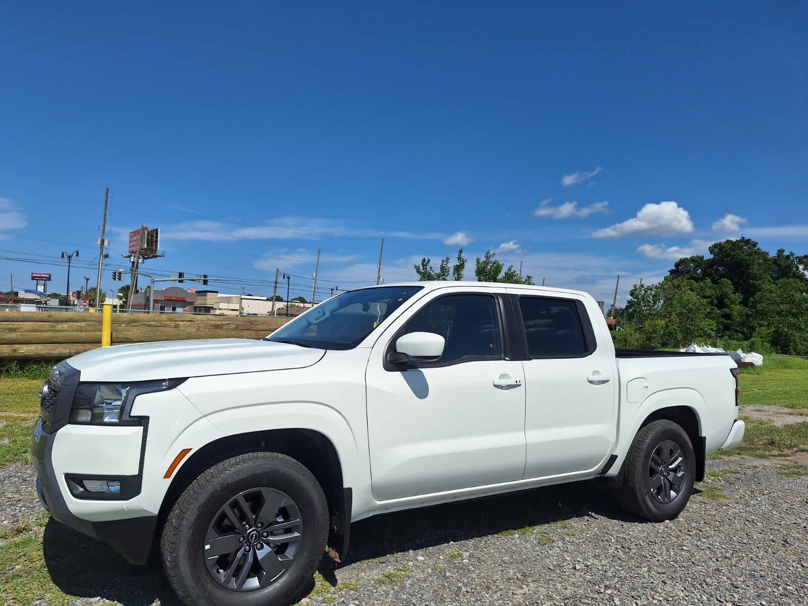 2025 Nissan Frontier Crew Cab SV photo 9