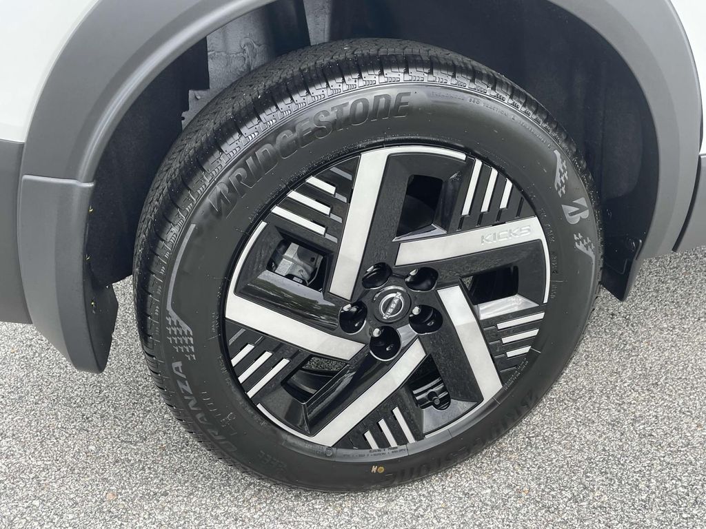 2026 Nissan Kicks SV photo 4